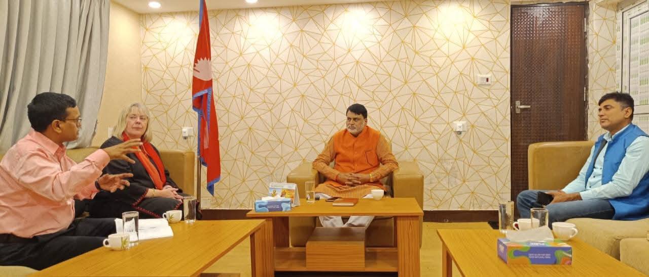 मुख्यमन्त्री जितेन्द्र सोनल र बेलायती दूतावासको टोलीबीच भेटघाट