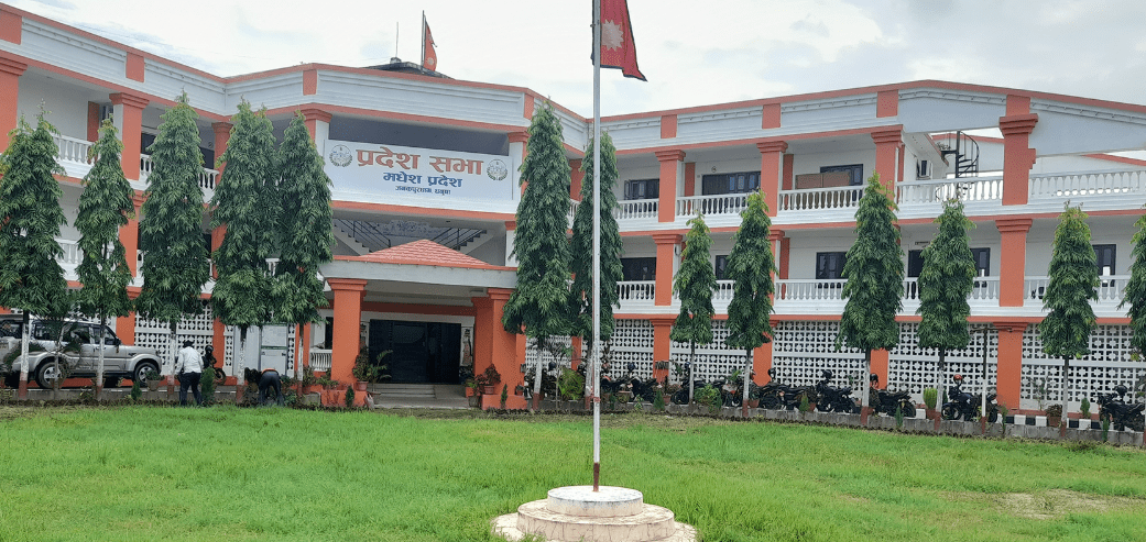 मधेसमा सत्ता संकट : मुख्यमन्त्री यादवलाई २४ घण्टाभित्र विश्वासको मत लिन सर्वोच्चको परमादेश