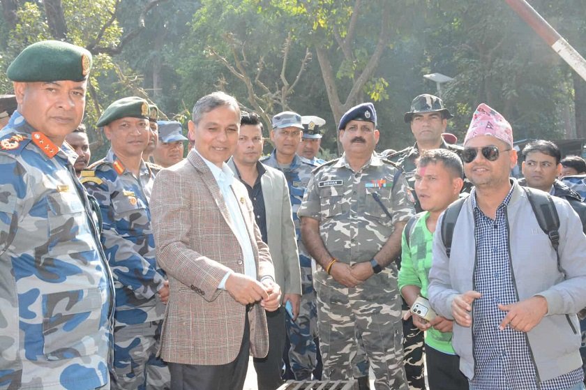 गृहमन्त्री अर्यालद्वारा गौरीफन्टा नाकाको निरीक्षण, राजस्व चुहावट र मानव बेचबिखन नियन्त्रणमा कडाइ