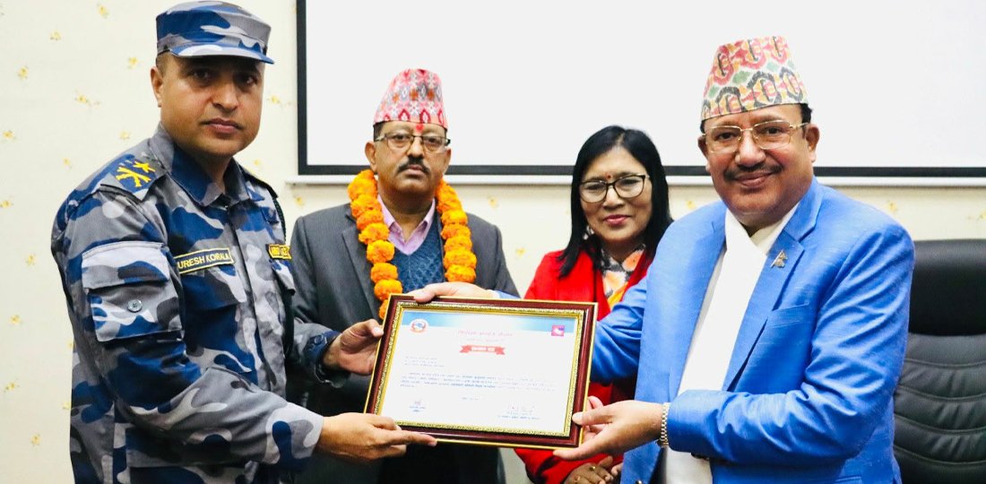 जेनजी प्रदर्शनमा सुरक्षा जिम्मेवारी निर्वाह गर्ने सशस्त्र प्रहरीलाई निर्वाचन आयोगको सम्मान