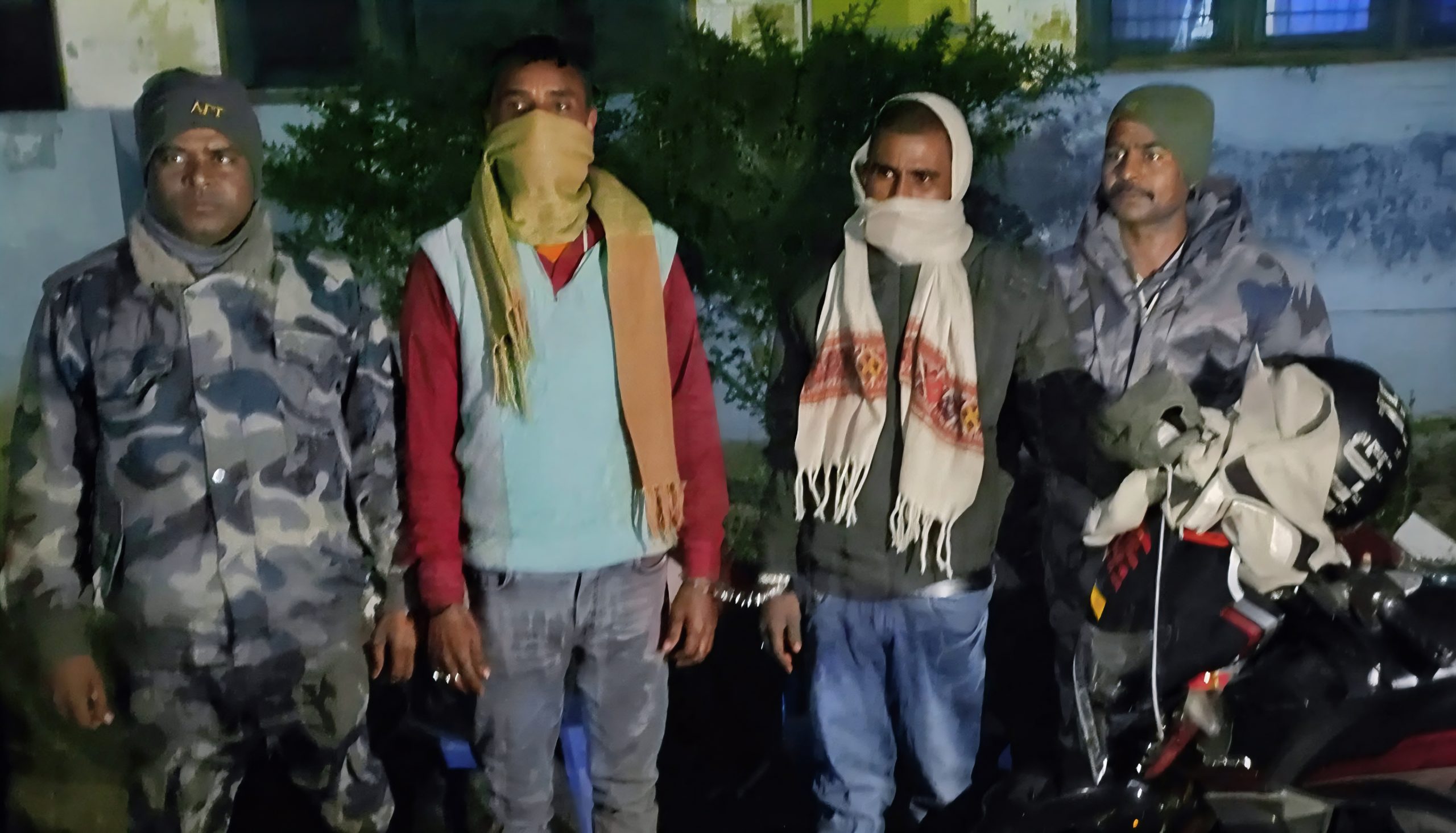 रौतहट सीमावर्ती क्षेत्रमा नक्कली भारतीय रुपैयाँसहित दुई जना पक्राउ, ठूलो मात्रामा जाली नोट जफत