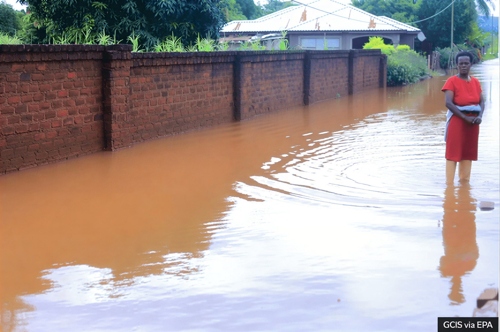 दक्षिणी अफ्रिकामा भीषण वर्षा र बाढी, १०० भन्दा बढीको मृत्यु, लाखौं प्रभावित