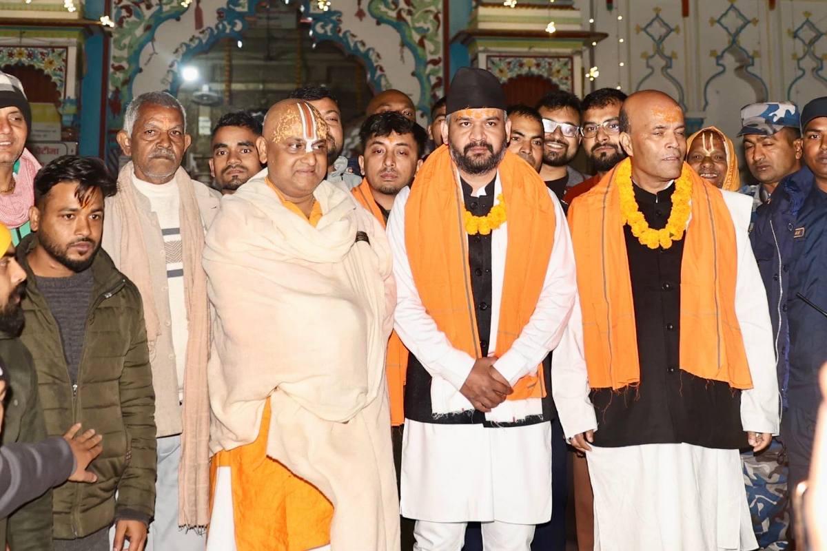 जनकपुरधाममा रास्वपाको नेता बालेन्द्र शाहले बिहानै जानकी मन्दिर पुगे
