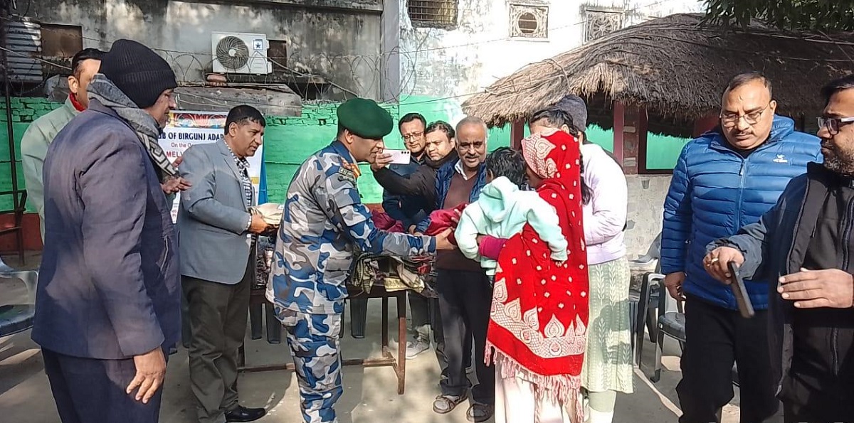 वीरगञ्जमा सशस्त्र प्रहरी बलको महिला कैदीबन्दीलाई न्यानो कपडा वितरण