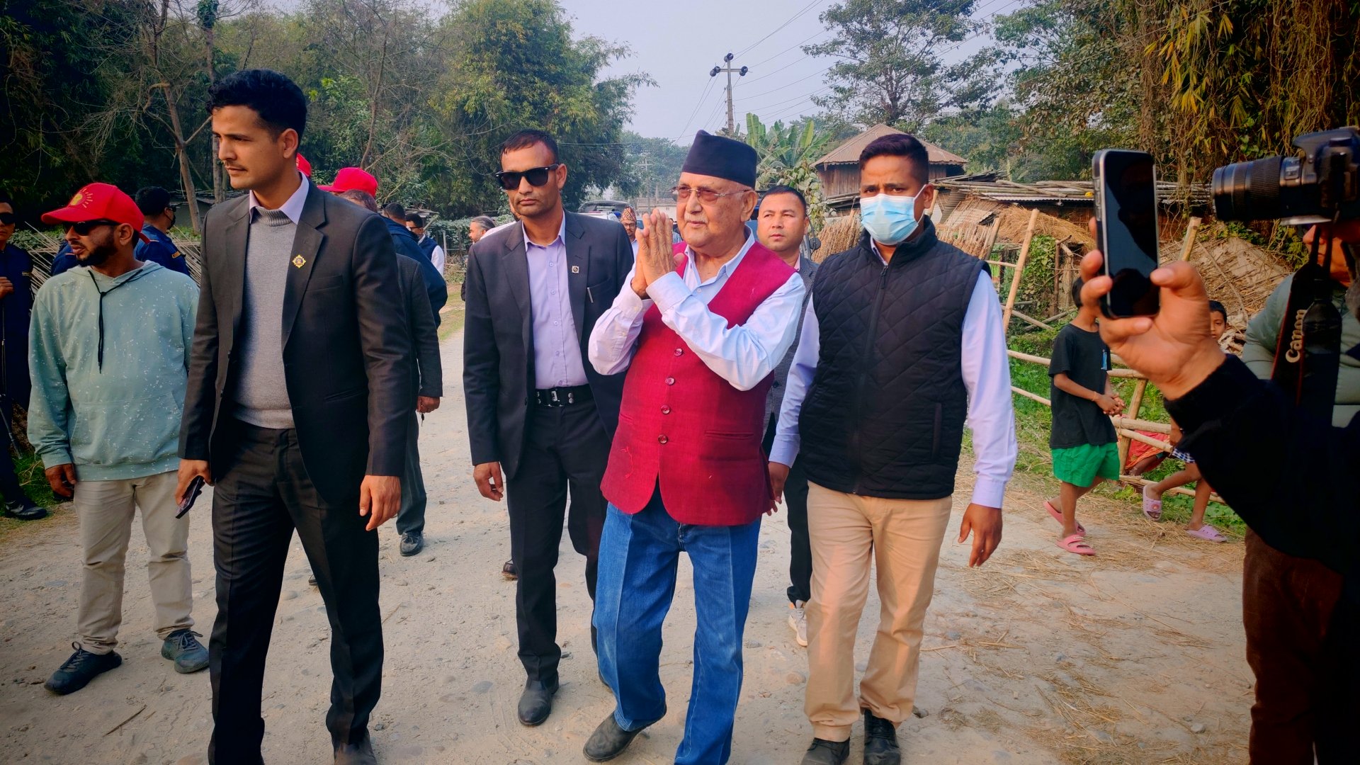 केपी ओली झापामा घर–घर पुग्दै, निर्वाचन अभियानलाई तीव्रता दिएपछि सक्रियता बढाउँदै