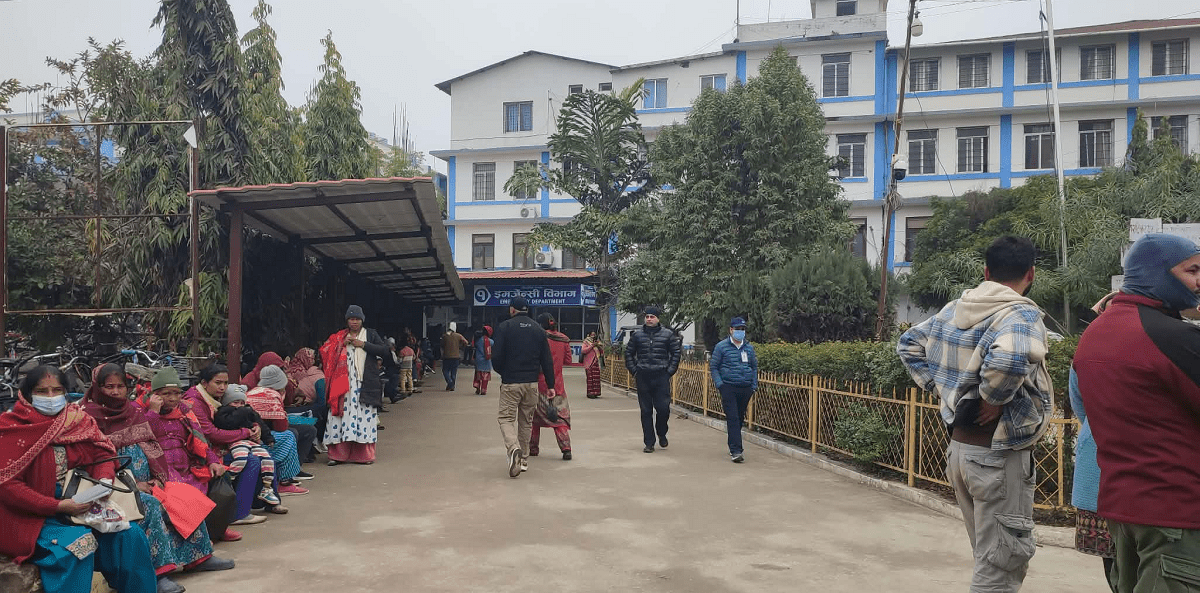 कैलालीमा स्वास्थ्य सेवा सुधार र नयाँ चुनौतीहरू: संक्रमण कम, नसर्ने रोग बढ्दै, अस्पतालको अवस्था जटिल