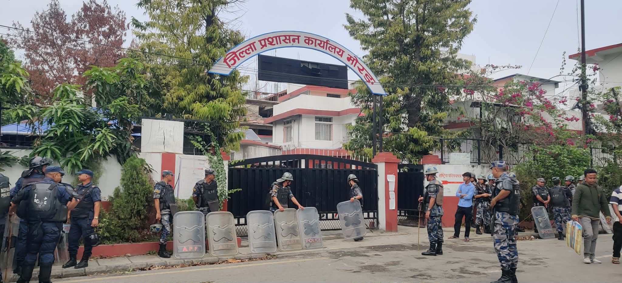 मोरङ जिल्ला प्रशासन कार्यालयमा सुरक्षा व्यवस्था कडा