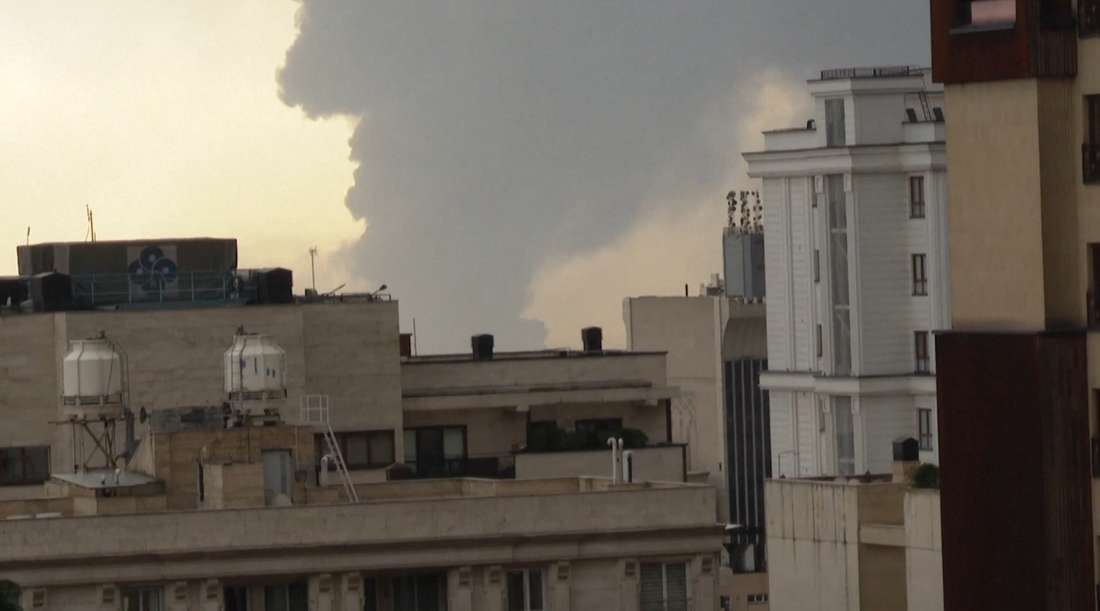 अमेरिका र इजरायलले इरानको तेल भण्डारण केन्द्रहरू लक्षित गर्दै संयुक्त आक्रमण