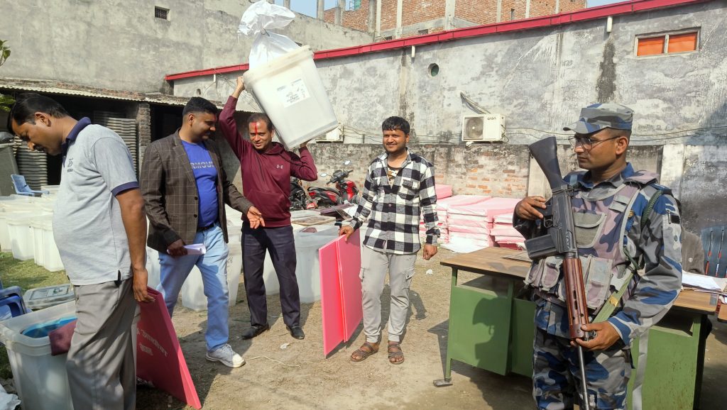 सर्लाहीमा निर्वाचन तयारी पूरा, सबै मतदान केन्द्रमा आवश्यक सामग्री र कर्मचारी पुगे