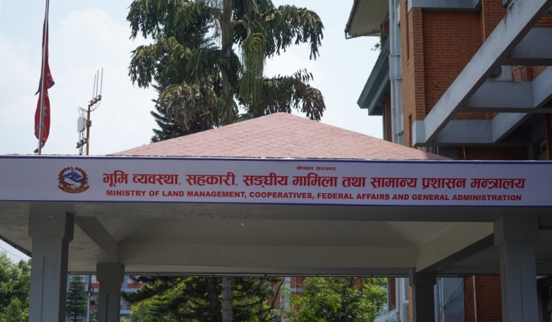 विदेश बसाइको लागि अनुमति लिएर कार्यालयमा अनुपस्थित रहेका ४ कर्मचारीलाई कारबाही सिफारिस