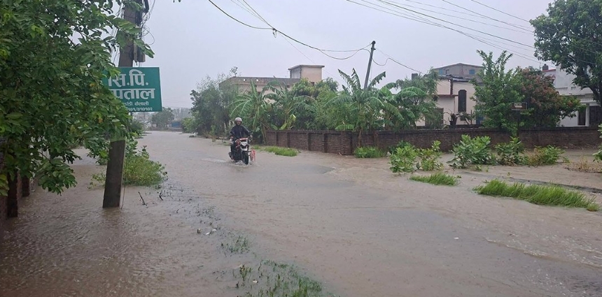 सुदूरपश्चिमको धनगढीमा अविरल वर्षाले बाढीको खतरा, जनजीवन प्रभावित