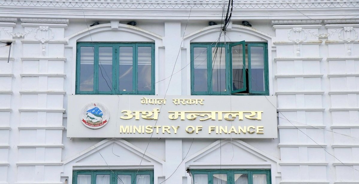 माइक्रो म्यानेजमेन्टबाट सावधानीपूर्वक स्वायत्तता र जोखिम व्यवस्थापनतर्फ यात्रा