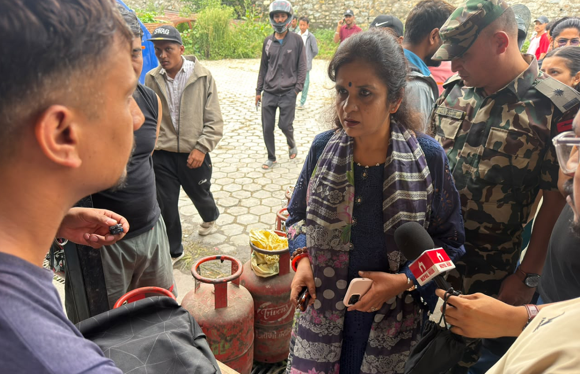 ग्यास वितरण अनुगमन: विद्यार्थीहरूलाई ध्यान दिएर ग्यास वितरण गर्न निर्देशन