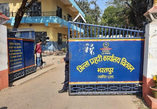 चितवनमा ५७ जुवाडेलाई नियन्त्रण, रु ८ लाख ३८ हजार नगदसहित पक्राउ