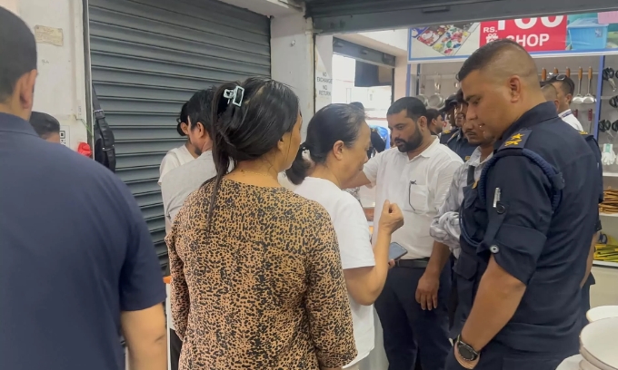 विराटनगरमा चिनियाँ नागरिक पक्राउ: आईटी कम्पनीको आवरणमा खुद्रा पसल चलाएको आरोप