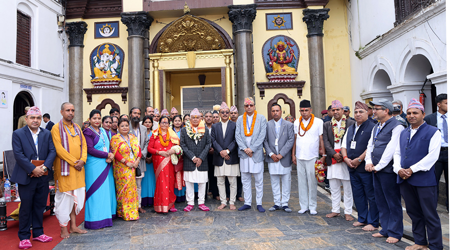 राष्ट्रपति रामचन्द्र पौडेलले पशुपतिनाथ मन्दिरमा पूजा अर्चना गरे