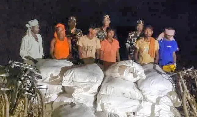 भारतबाट अवैध रूपमा चकलेट ल्याउँदै गरेका ६ नेपाली पक्राउ, ९६० किलो चकलेट बरामद