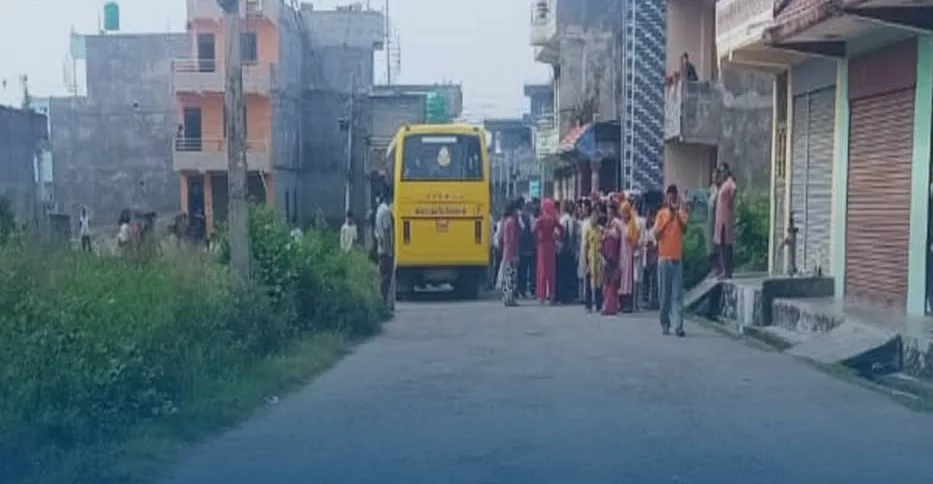 तुलसीपुरमा स्कुल बसको ठक्करबाट दुई वर्षीय बालकको मृत्यु