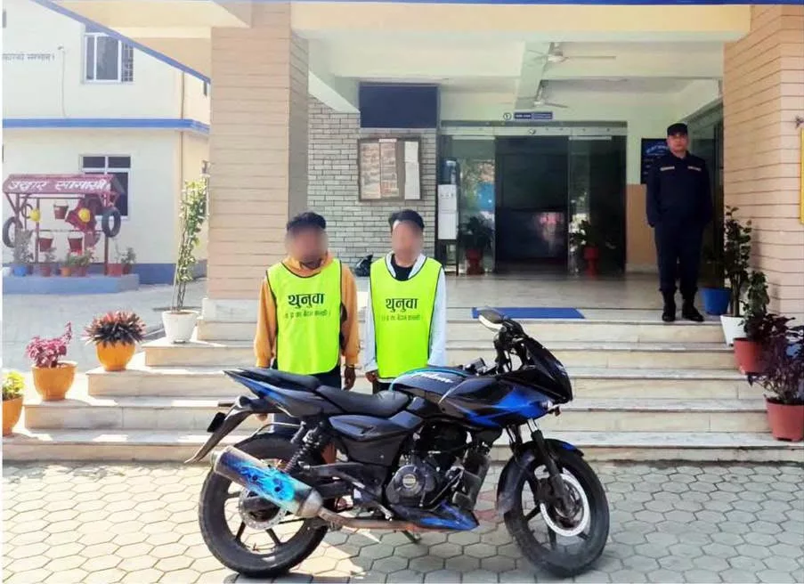 पोखरामा मोटरसाइकल चोरी भएको एक घण्टामै मोटरसाइकलसहित दुई जना पक्राउ