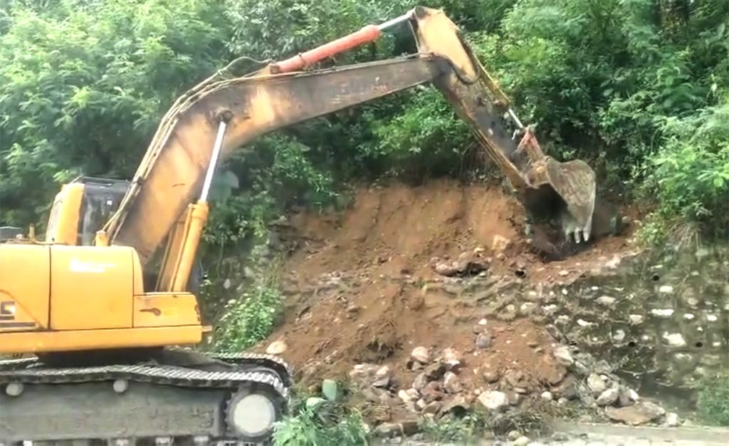 धादिङको गलौदीमा भासिएको पृथ्वी राजमार्ग शनिबार अपराह्नदेखि खुल्ने सम्भावना