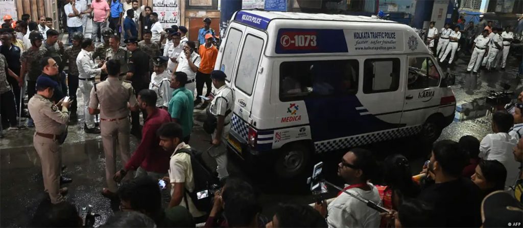 कोलकाताको दुर्गा पूजा पण्डालमा भागदौड हुँदा १९ जनाको मृत्यु