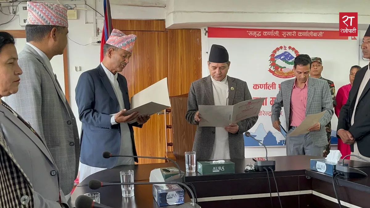 कर्णाली प्रदेश योजना आयोगका उपाध्यक्ष डा. भीमबहादुर खत्रीले लिए शपथ