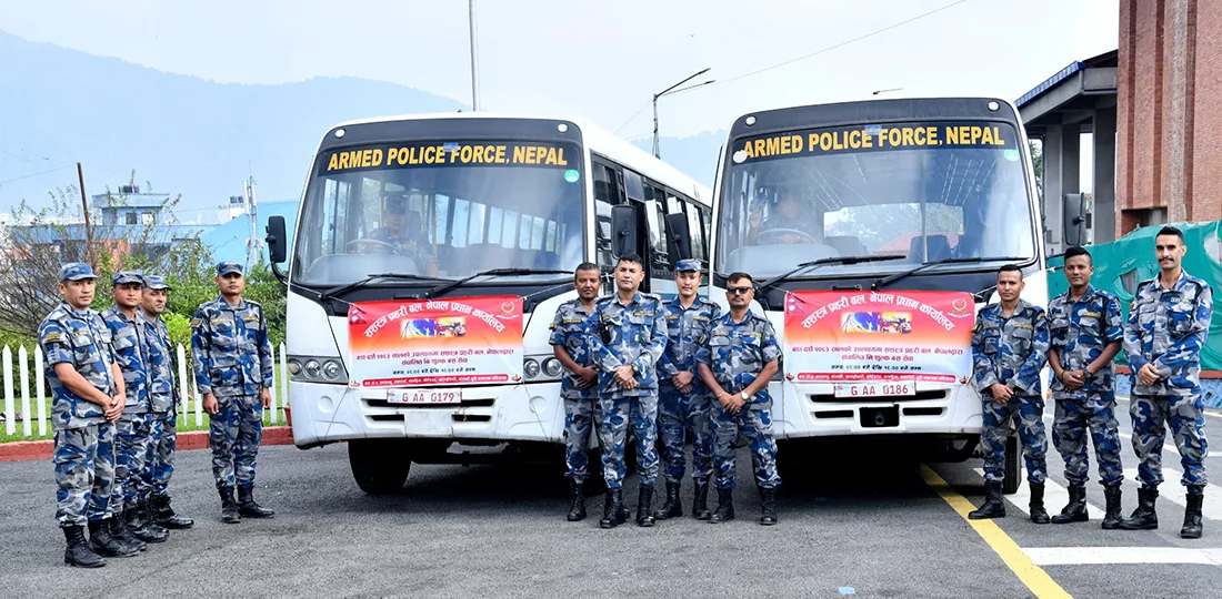 दसैँमा नेपाल प्रहरी र सशस्त्र प्रहरीको निःशुल्क बस सेवाबाट ३,५८५ यात्रु लाभान्वित